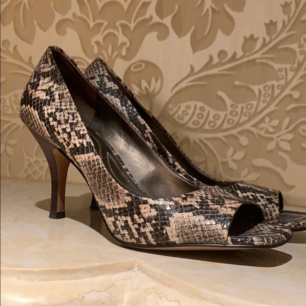 Tahari Peep Toe Heel